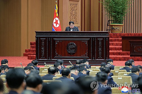 북한 노동당 김정은 위원장이 지난 15일 평양 만수대의사당에서 열린 최고인민회의에서 발언하고 있다. 조선중앙통신 연합뉴스